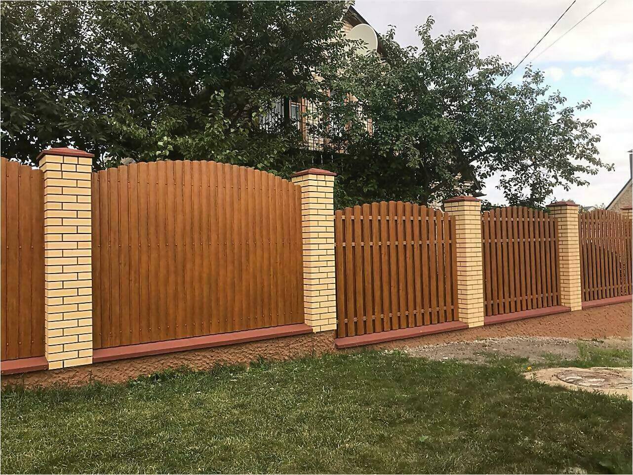 забор из штакетника 80м орех фото4 в Тосно