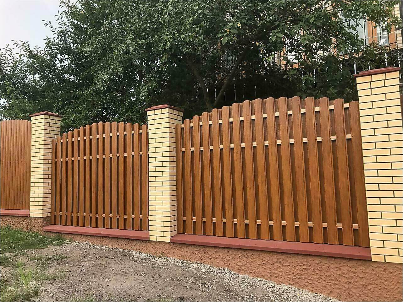 забор из штакетника 80м орех фото1 в Тосно