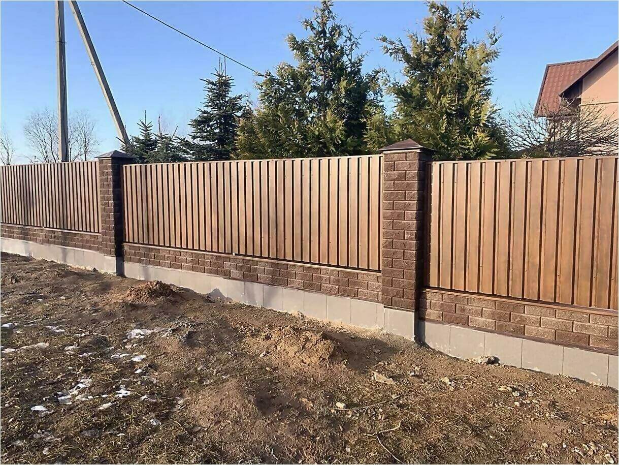 Забор из профлиста НС-21 цвет Printech темное дерево фото7 в Тосно
