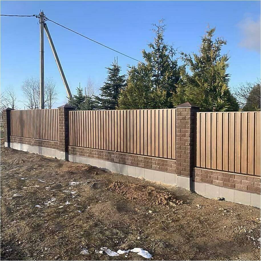 Забор из профлиста НС-21 цвет Printech темное дерево фото1 в Тосно