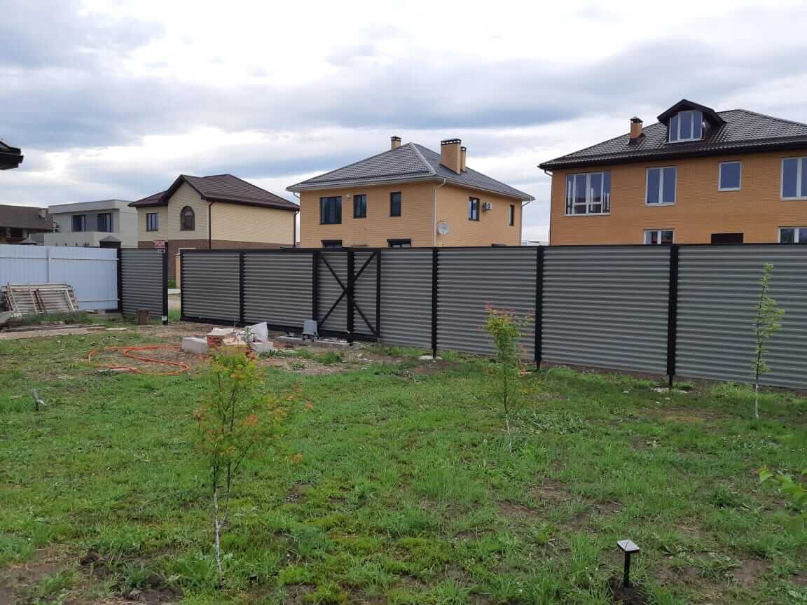 zabor-zhalyuzi-ral8019-temnyy-shokolad-foto3 в Тосно
