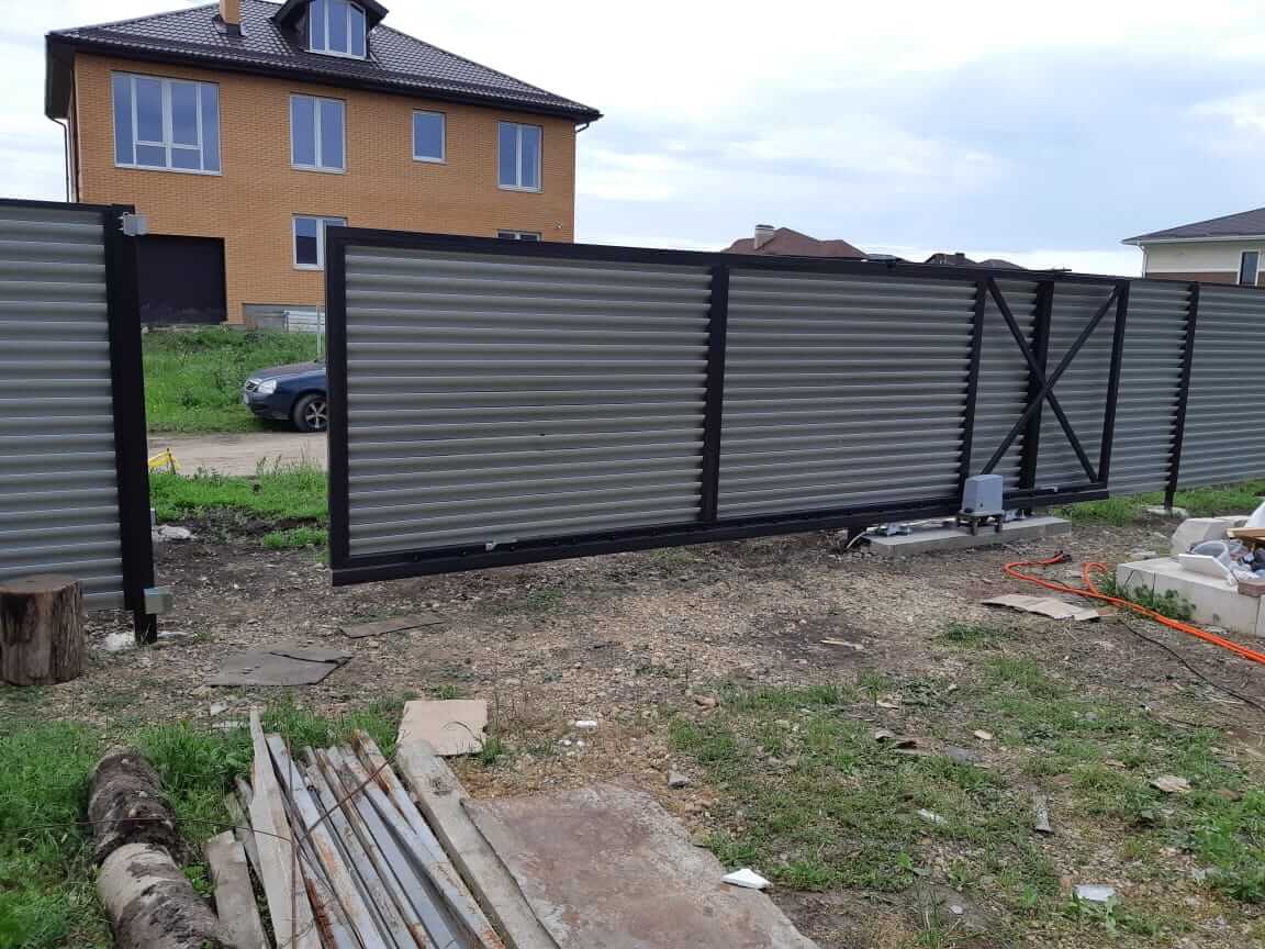 zabor-zhalyuzi-ral8019-temnyy-shokolad-foto4 в Тосно