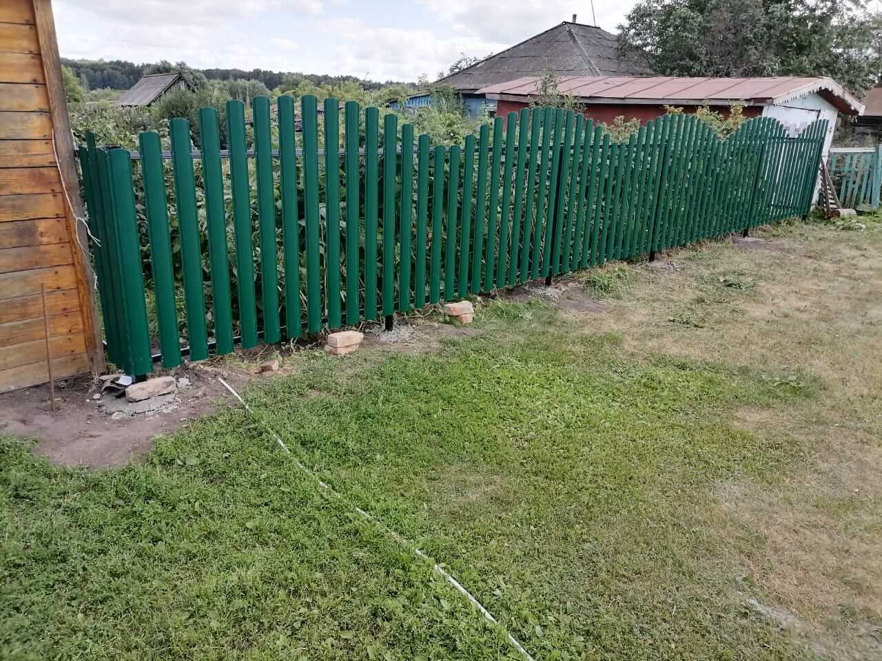 забор из штакетника Зеленый Мох фото1 в Тосно