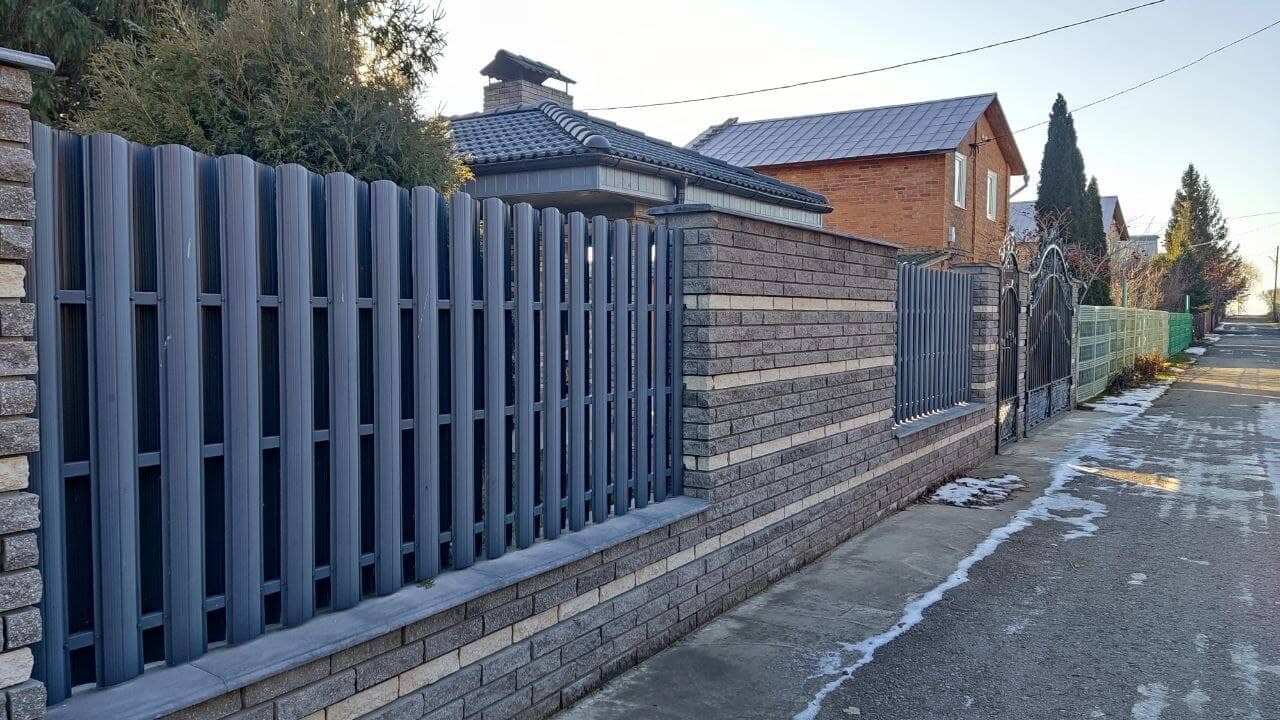 забор из штакетника RAL7024/7024 Серый графит двусторонний фото1 в Тосно
