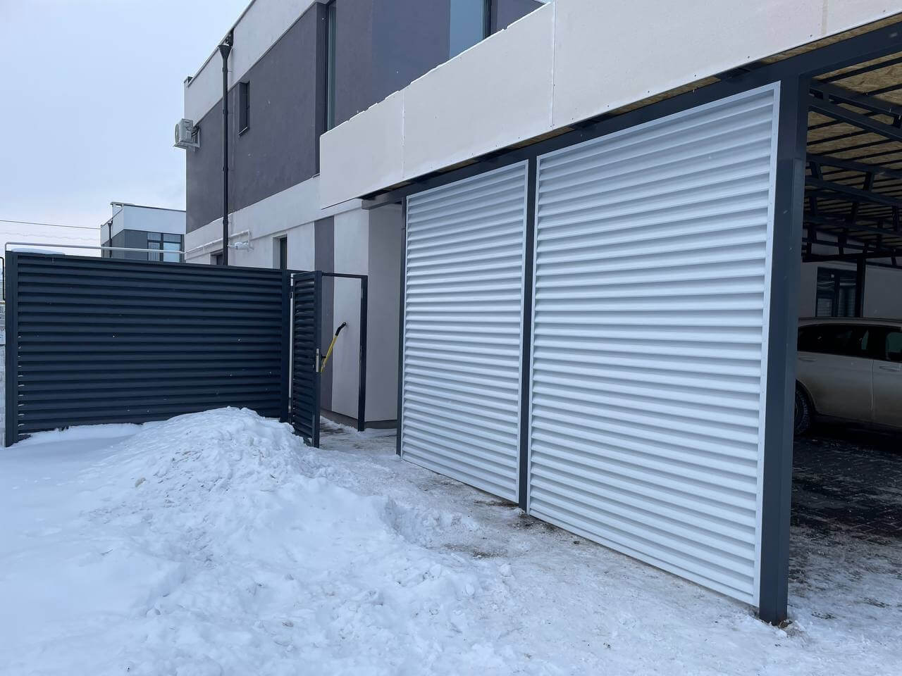 Парковочное место из ламелей Еврожалюзи RAL9003/9003 Белый двусторонний фото 1 в Тосно