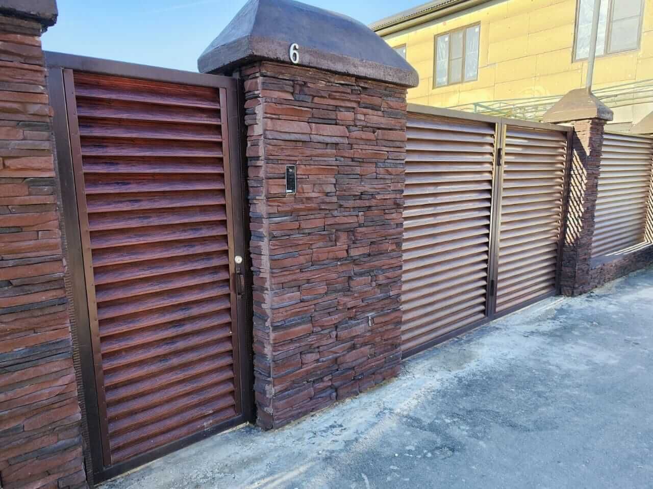 Забор с ламелями Еврожалюзи 43м Красный Каштан Printech в Тосно