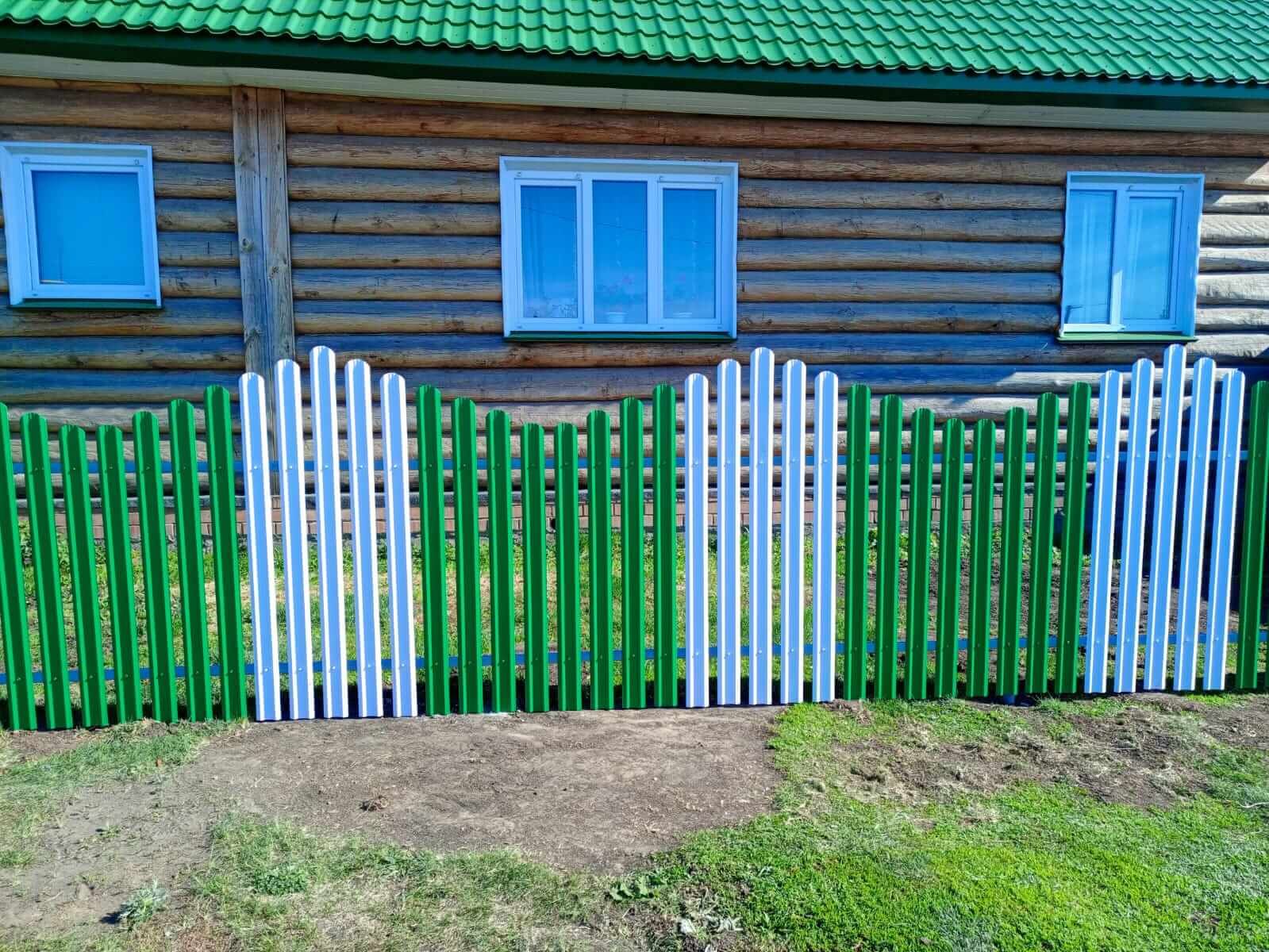 Забор из штакетника 18м в двух цветах RAL9003 Белый + RAL6029 Зеленая Мята в Тосно
