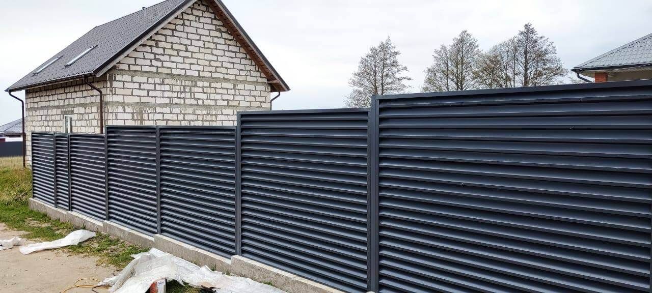 Забор-жалюзи из ламелей ЭКО-Z 24м RAL7024 Серый Графит фото 5 в Тосно