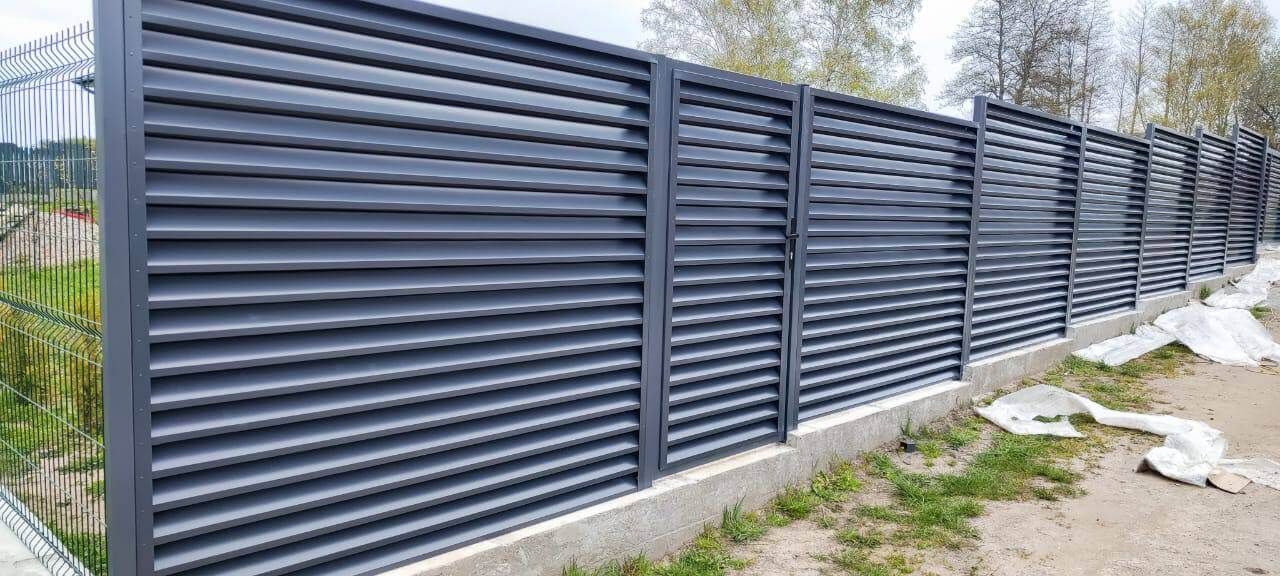 Забор-жалюзи из ламелей ЭКО-Z 24м RAL7024 Серый Графит фото 2 в Тосно