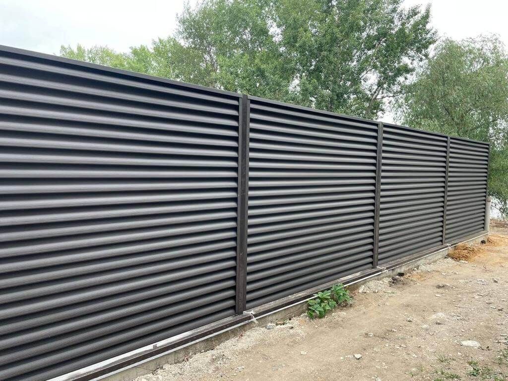 Забор-жалюзи с ламелями еврожалюзи 29м RAL8019/8019 Темный Шоколад МАТТЕ двухсторонний фото 2 в Тосно