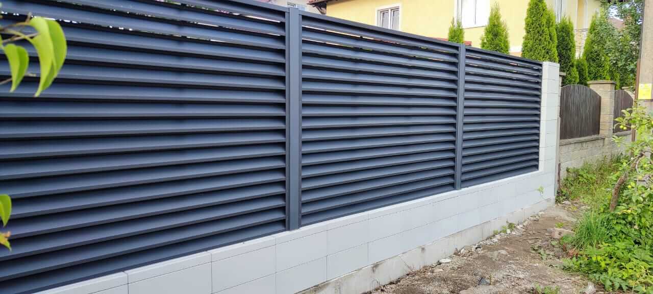 Забор-жалюзи из ламелей ЭКО-Z 17м RAL7024 Серый Графит фото 7 в Тосно