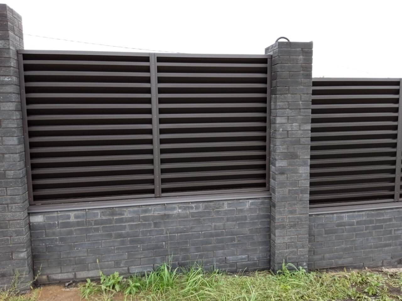 Забор-жалюзи с ламелями ЭКО-Z 23м RAL8019 Темный Шоколад МАТТЕ фото 3 в Тосно