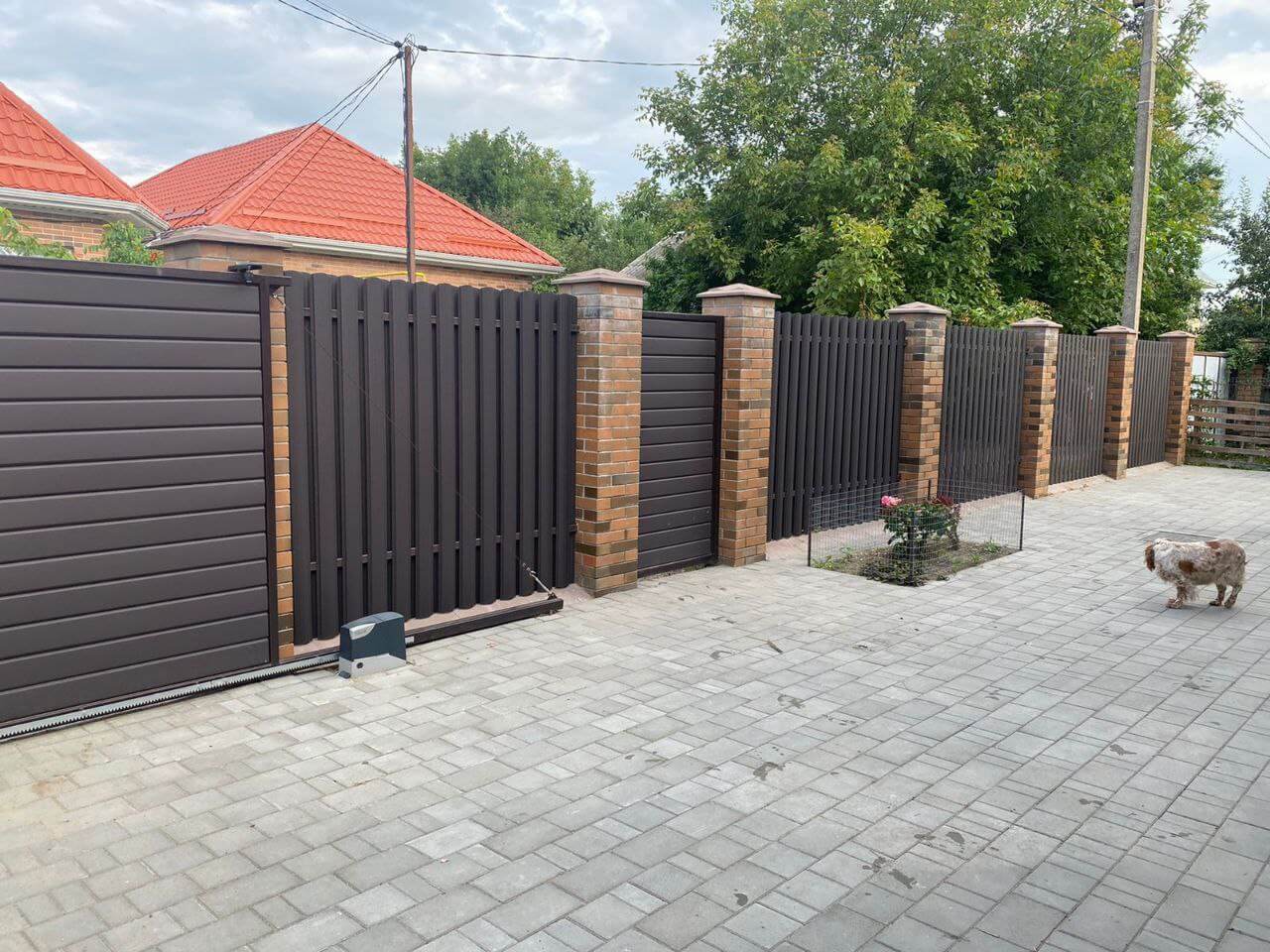 Забор из штакетника полукруглого 22м RAL8019 Темный Шоколад МАТТЕ фото 2 в Тосно