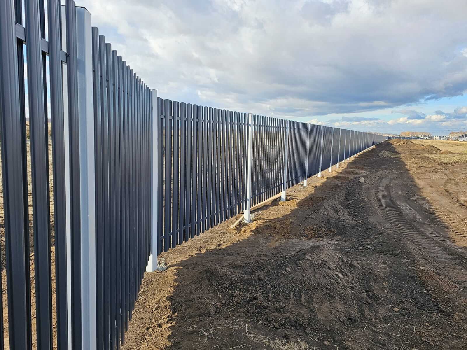 Забор из евроштакетника 234м RAL7024/7024 Серый Графит двусторонний фото 4 в Тосно