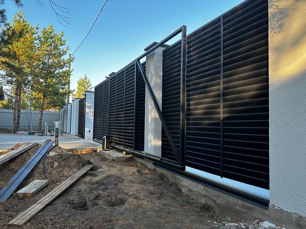 Забор-жалюзи 18м RAL9005/9005 Черный двухсторонний МАТТЕ фото 1 в Тосно