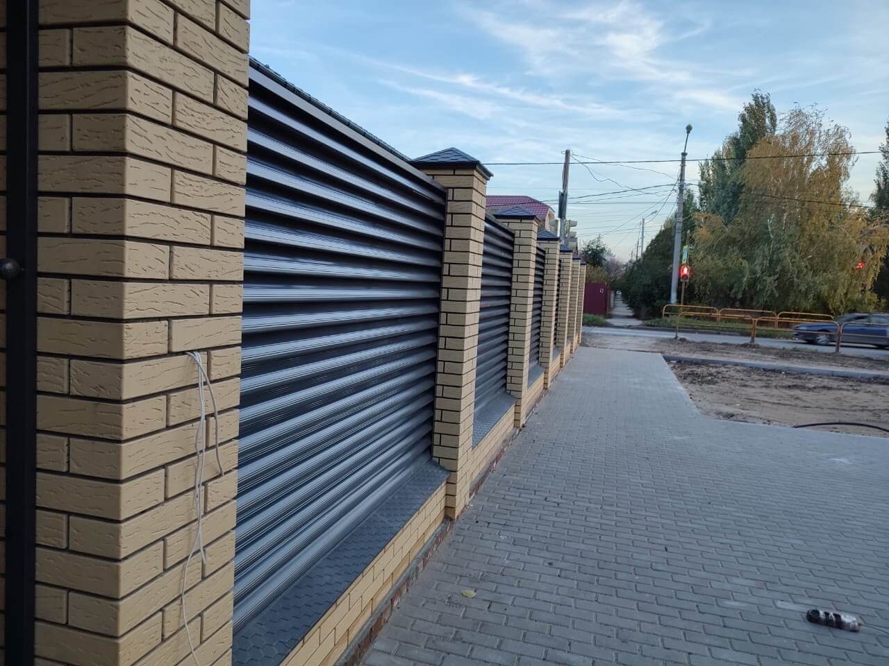 Забор-жалюзи с ламелями Еврожалюзи 16м RAL7024/7024 Серый Графит двусторонний фото 2 в Тосно