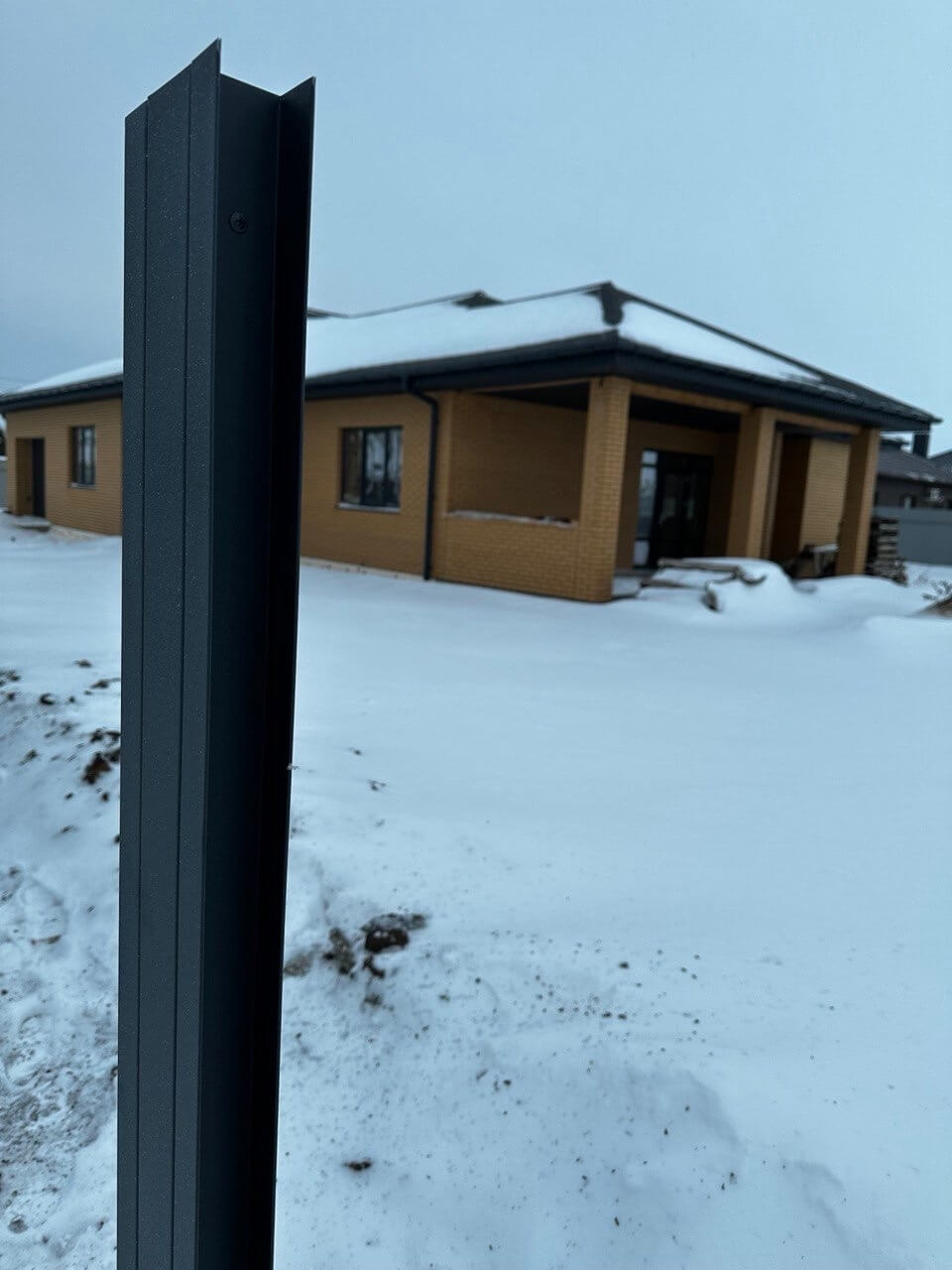 Забор-жалюзи из ламелей еврожалюзи 57м RAL7024 Серый Графит МАТТЕ фото 3 в Тосно