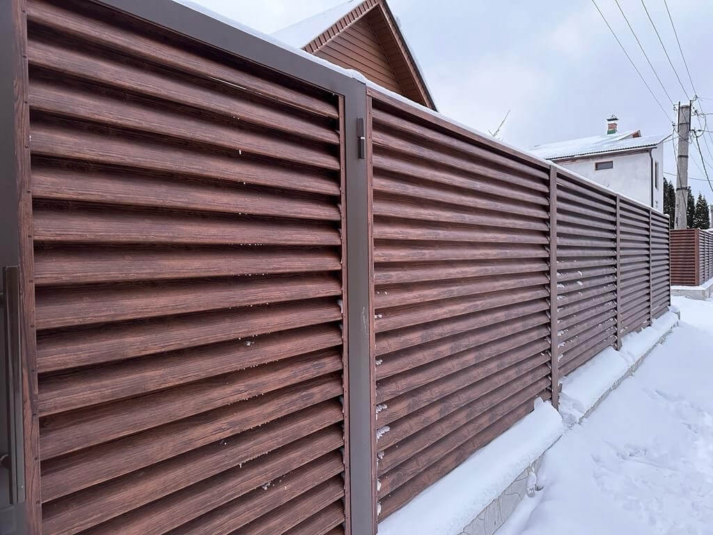 Забор-жалюзи из ламелей еврожалюзи 43м Каштан Printech фото 3 в Тосно