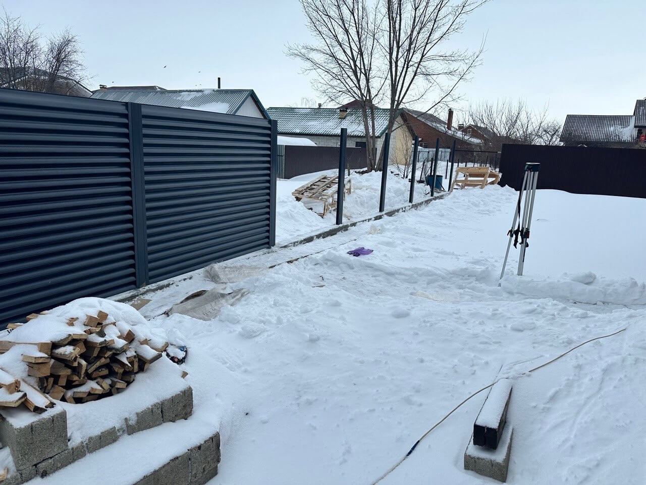 Забор-жалюзи из ламелей Еврожалюзи 32м RAL7024/7024 Серый Графит двусторонний фото 3 в Тосно