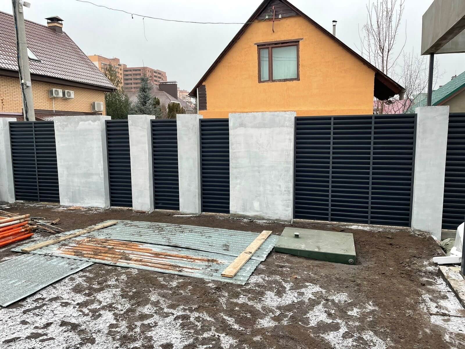 Забор из ламелей еврожалюзи 28м RAL7024/7024 Серый Графит двусторонний в Тосно