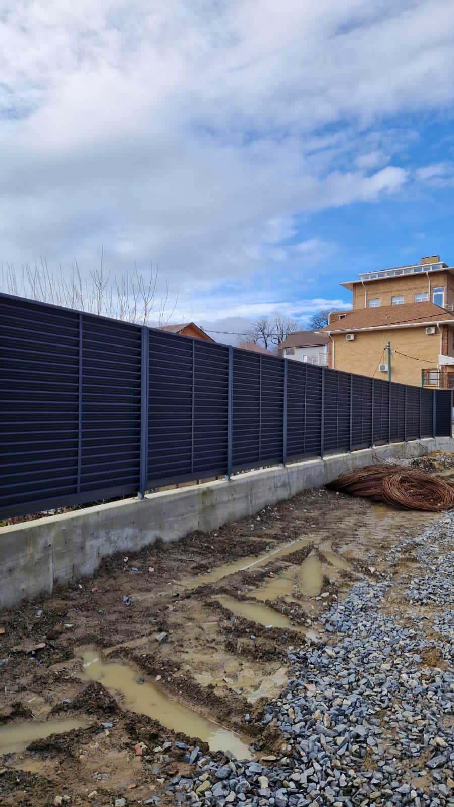 Забор-жалюзи из ламелей ЭКО-Z усиленных 87м RAL7024 Серый Графит матовый фото 6 в Тосно