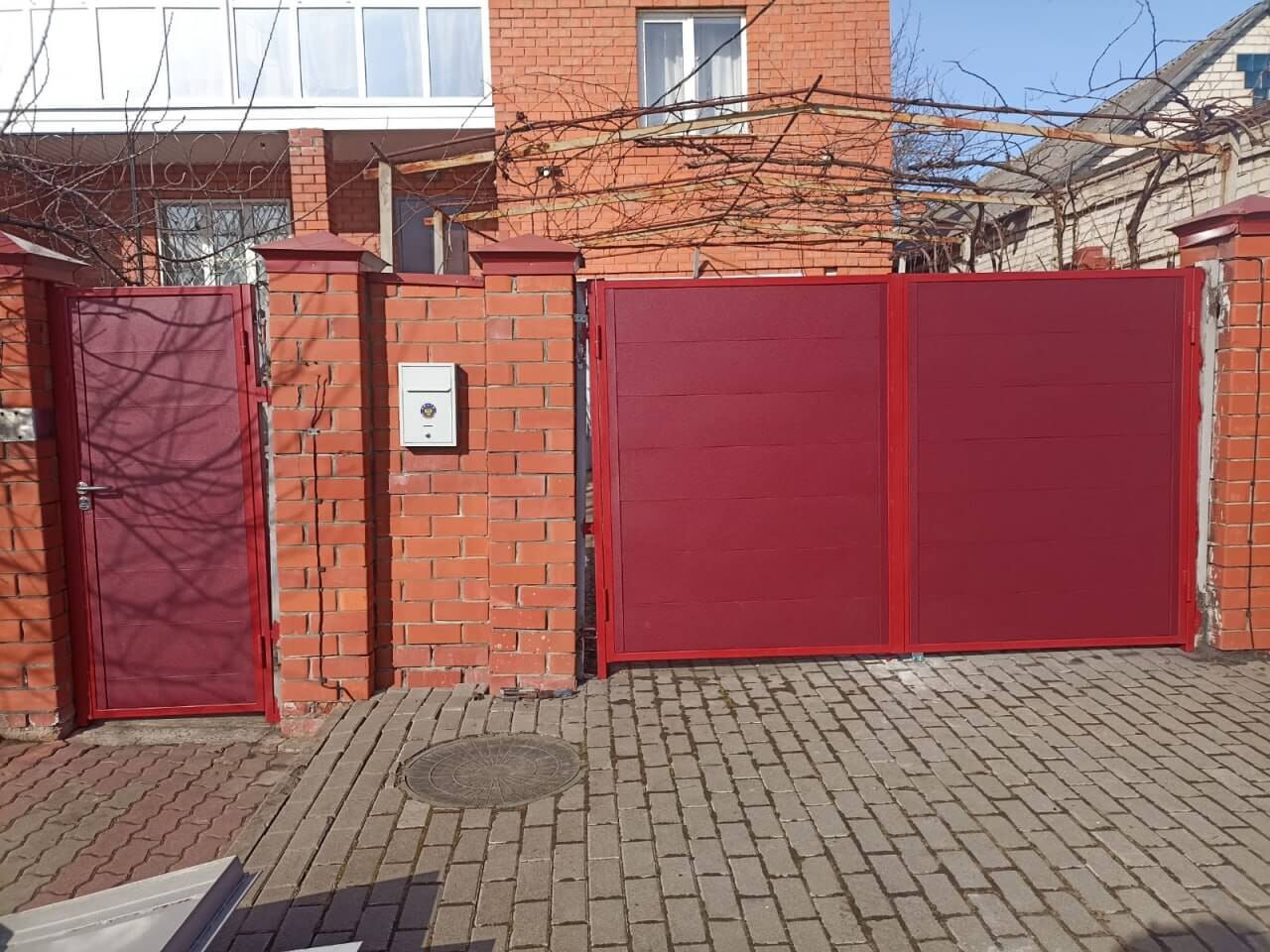 Ворота и калитка из металлопланкена 4м RAL3005 Красное Вино, Стальной Бархат в Тосно