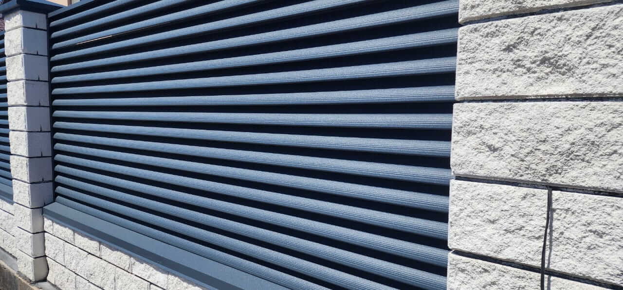 Забор из ламелей Еврожалюзи 32м RAL7024/7024 Серый Графит двусторонний МАТТЕ фото 1 в Тосно
