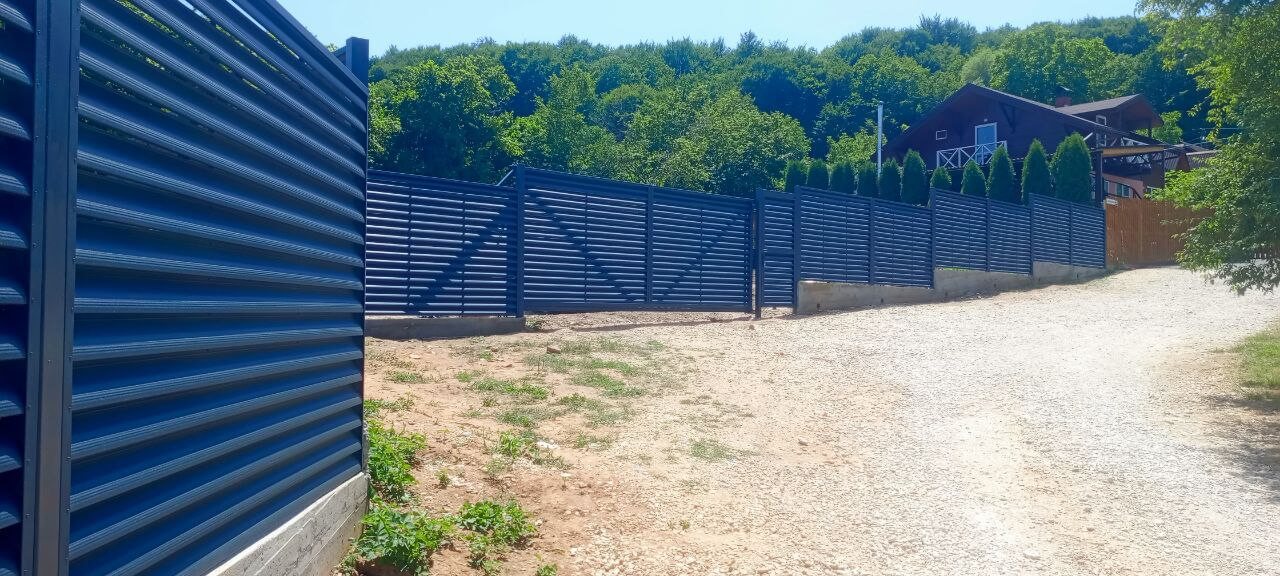 Забор-жалюзи из ламелей Еврожалюзи 53м RAL7024 Серый Графит МАТТЕ фото 8 в Тосно