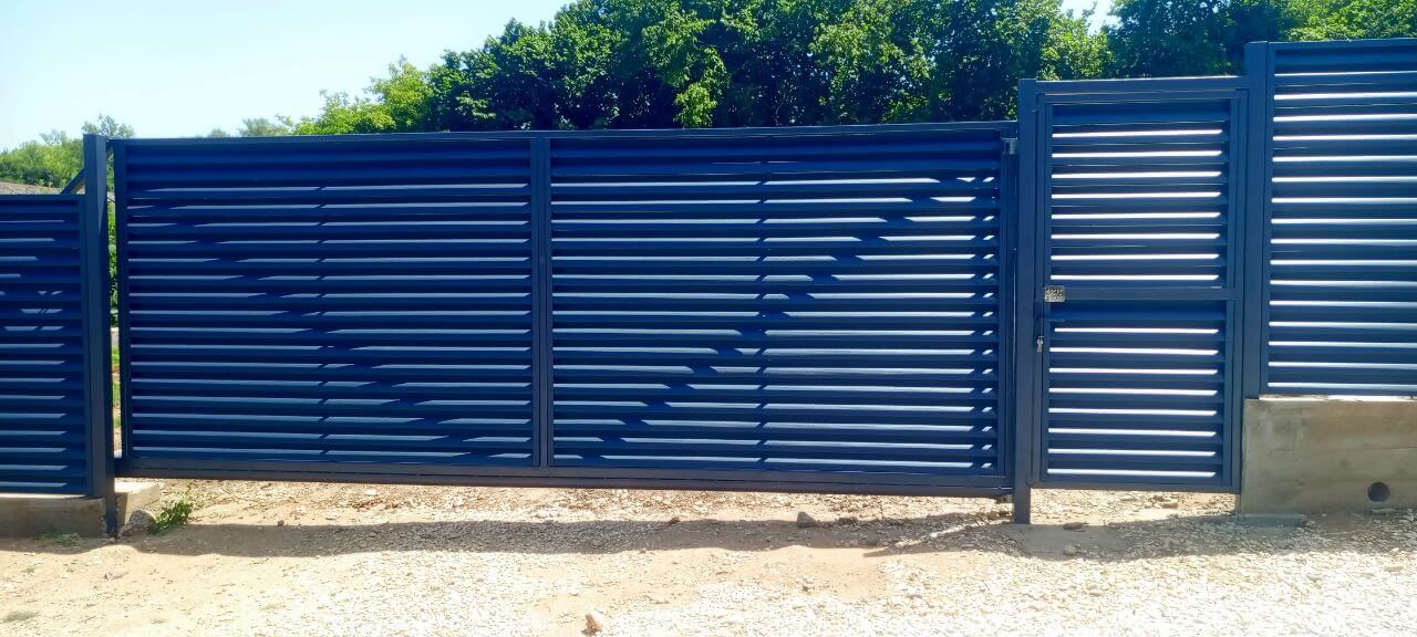 Забор-жалюзи из ламелей Еврожалюзи 53м RAL7024 Серый Графит МАТТЕ фото 5 в Тосно
