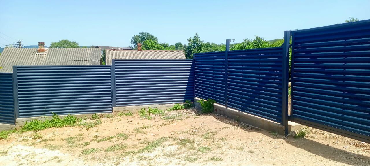 Забор-жалюзи из ламелей Еврожалюзи 53м RAL7024 Серый Графит МАТТЕ фото 4 в Тосно