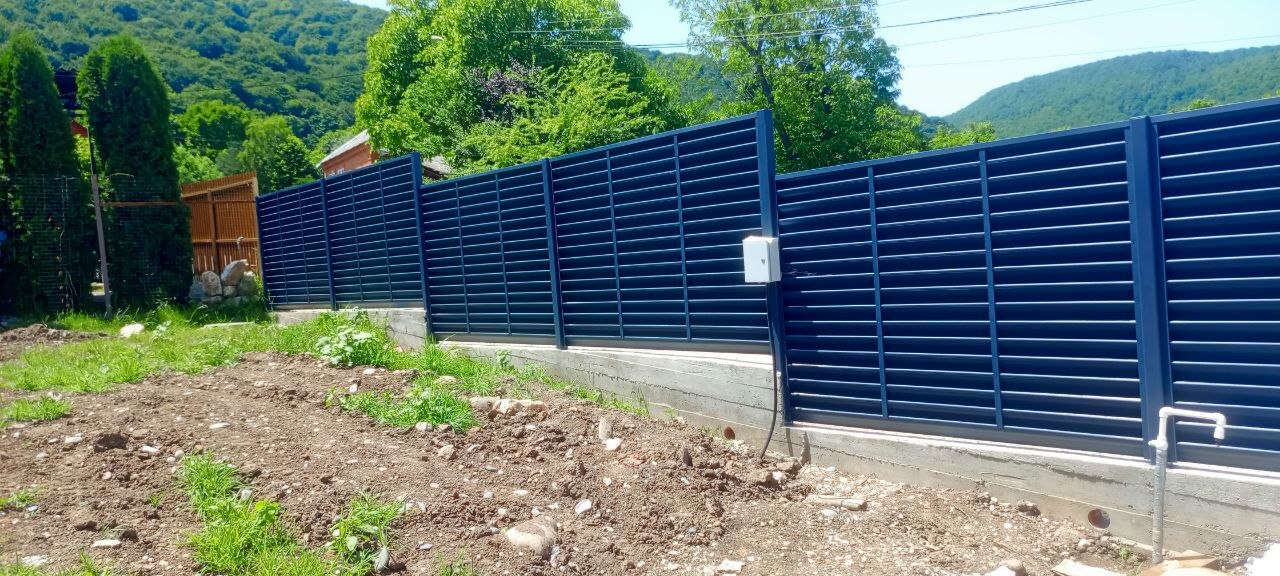 Забор-жалюзи из ламелей Еврожалюзи 53м RAL7024 Серый Графит МАТТЕ фото 3 в Тосно