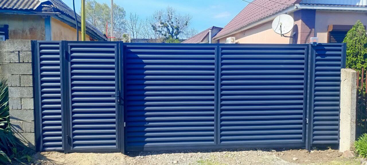 Забор-жалюзи из ламелей Еврожалюзи 53м RAL7024 Серый Графит МАТТЕ фото 1 в Тосно