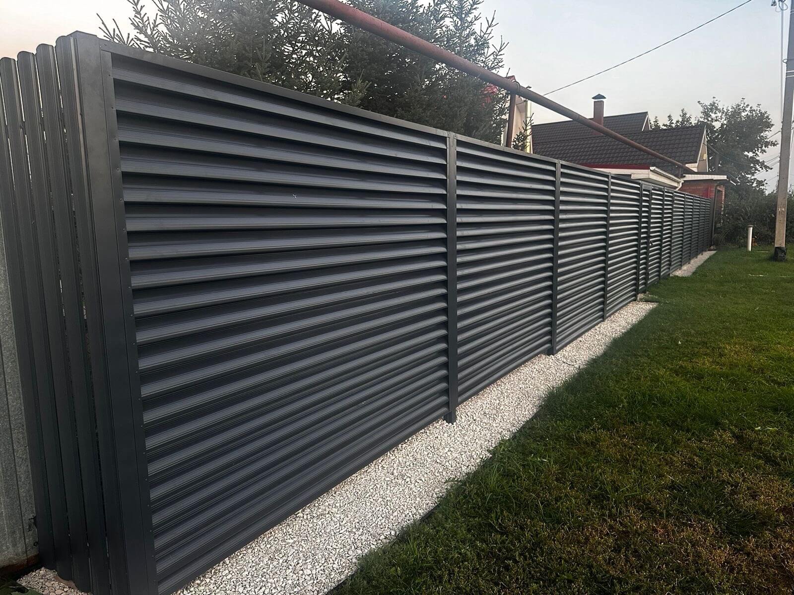 Забор из ламелей Еврожалюзи 26м RAL7024/7024 Серый Графит двусторонний фото 4 в Тосно