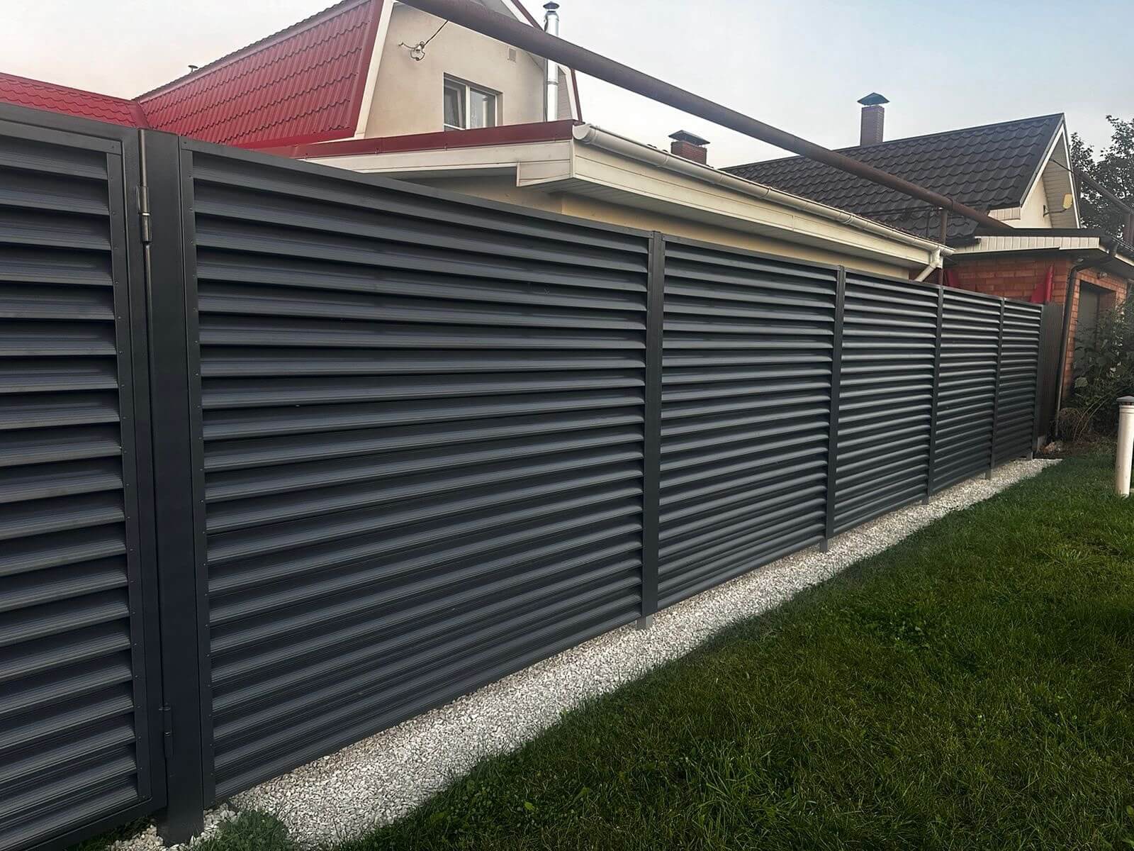 Забор из ламелей Еврожалюзи 26м RAL7024/7024 Серый Графит двусторонний фото 3 в Тосно