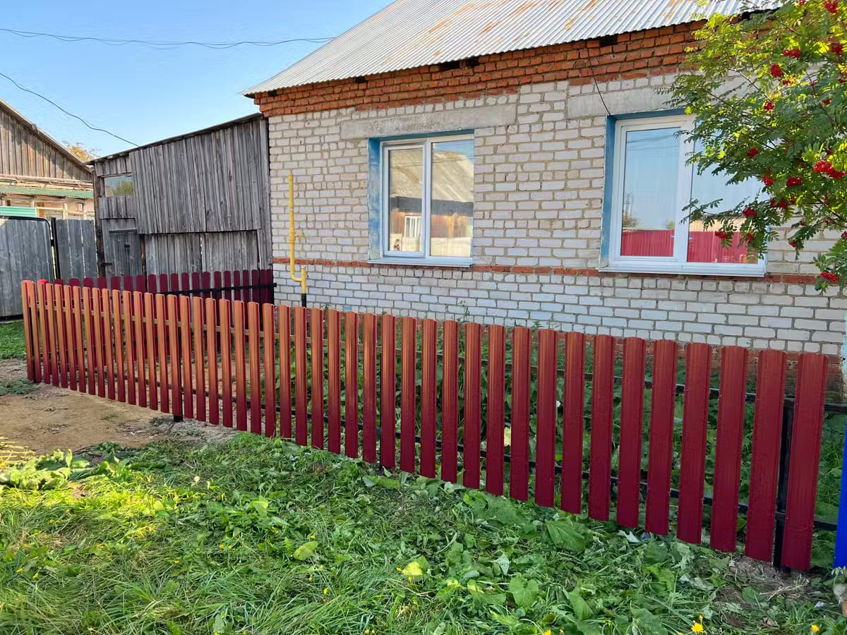 Забор из евроштакетника 9м RAL3005/3005 Красное Вино двусторонний в Тосно