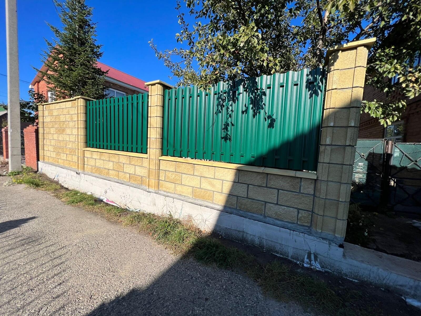 Забор из евроштакетника 22м RAL6005/6005 Зеленый Мох двусторонний фото 4 в Тосно