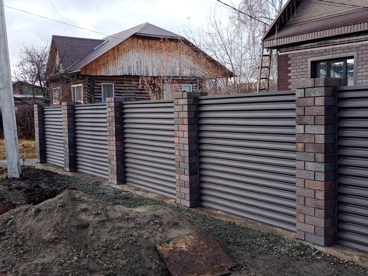 Забор-жалюзи из ламелей ЭКО-Z-US (усиленные) 30м RAL8019/8019 Темный Шоколад двусторонний МАТТЕ в Тосно