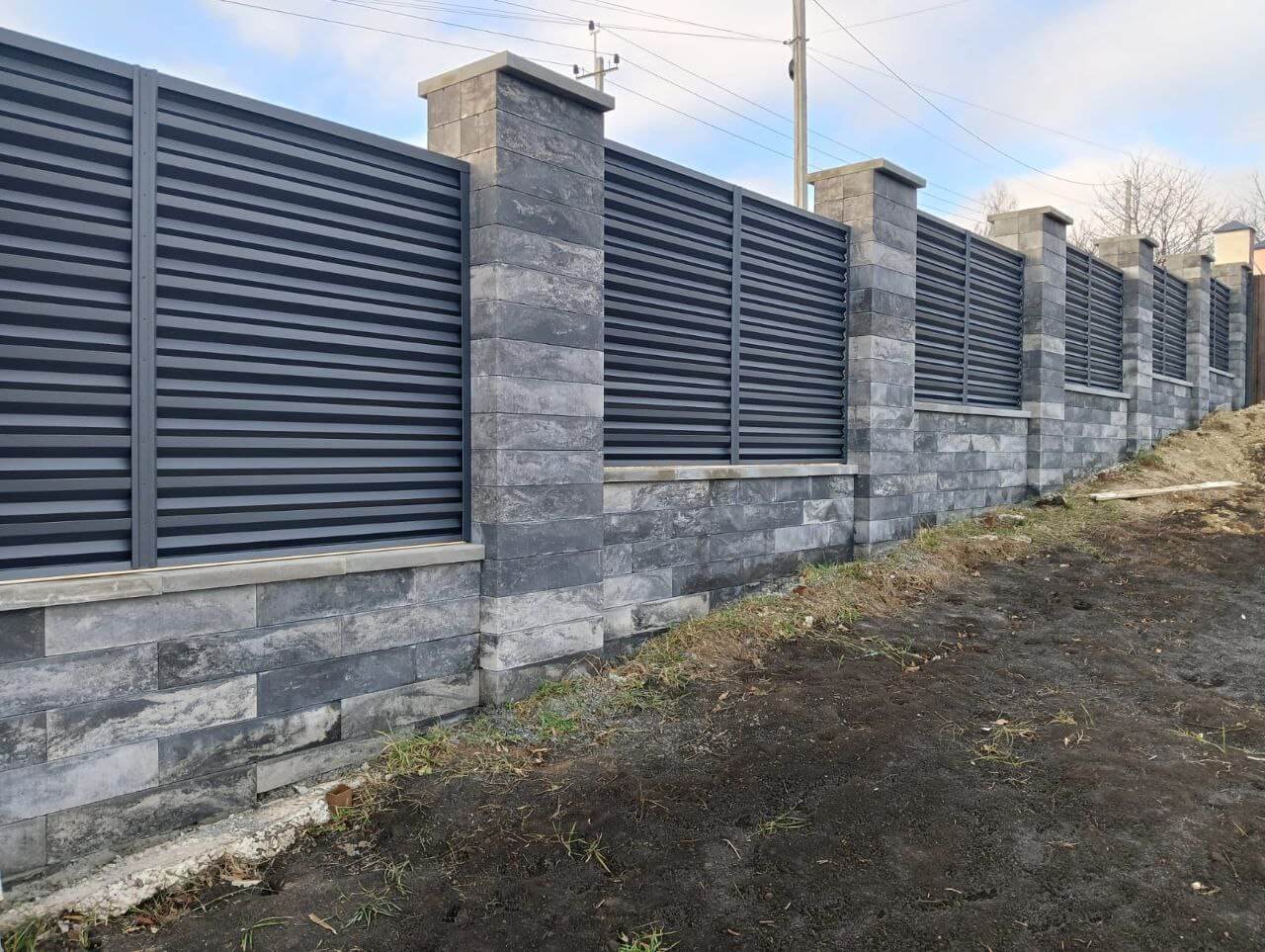 Забор-жалюзи из ламелей Елочка 72м RAL7024/7024 Серый Графит двусторонний МАТТЕ фото 4 в Тосно