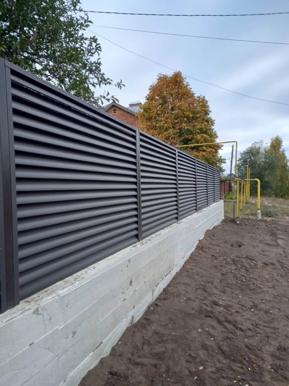 Забор из ламелей еврожалюзи 34м RAL8019/8019 Темный Шоколад двусторонний МАТТЕ в Тосно