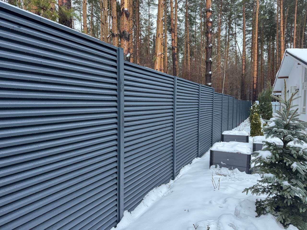 Забор-жалюзи из ламелей ЭКО-Z-US 54м RAL7024/7024 Серый Графит двусторонний МАТТЕ в Тосно
