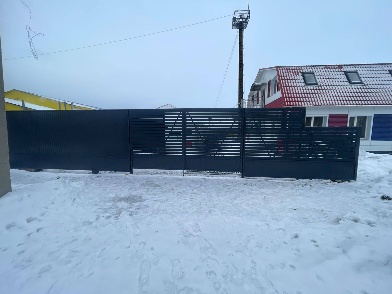 Забор-ранчо из металлического планкена 11м RAL7024 Серый Графит фото 2 в Тосно
