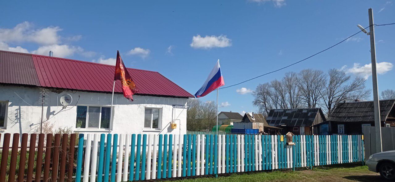 Забор из евроштакетника 16м RAL5021 Морская Волна, RAL9003 Белый фото 1 в Тосно