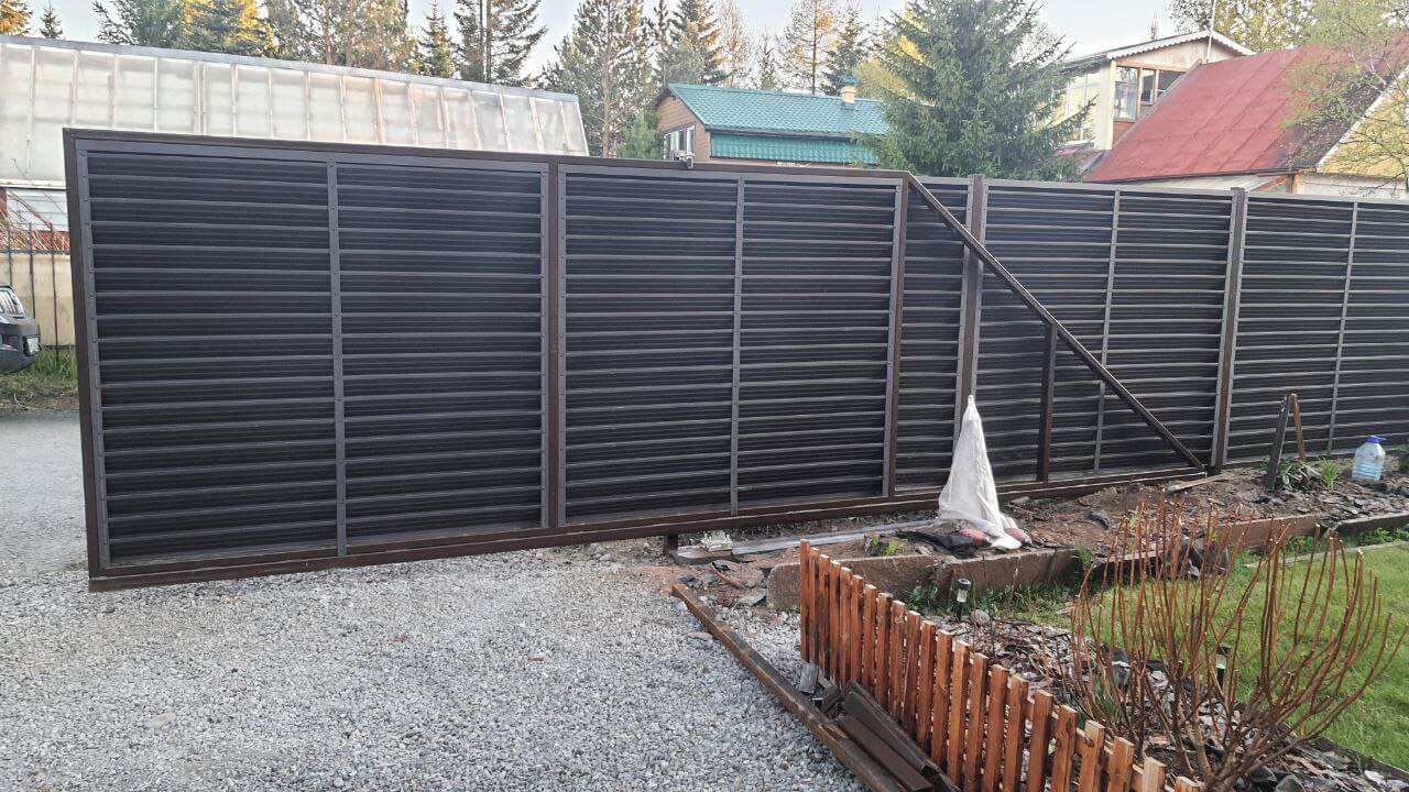 Забор-жалюзи из ламелей ЭКО-Z-US 12м RAL8019/8019 Темный Шоколад двусторонний МАТТЕ фото 3 в Тосно