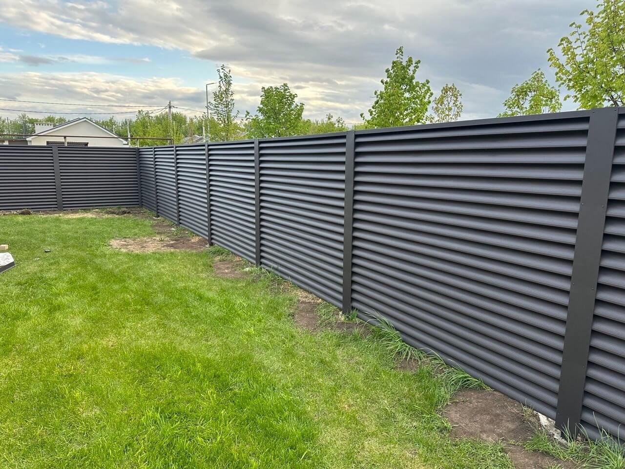 Забор из ламелей еврожалюзи 43м RAL8019/8019 Темный Шоколад двусторонний МАТТЕ фото 2 в Тосно