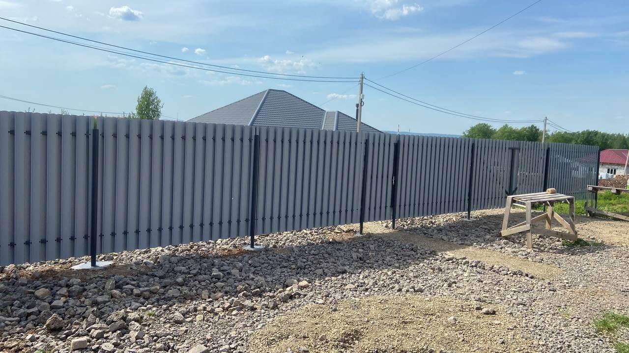 Забор из евроштакетника 16м RAL7024 Серый Графит фото 2 в Тосно
