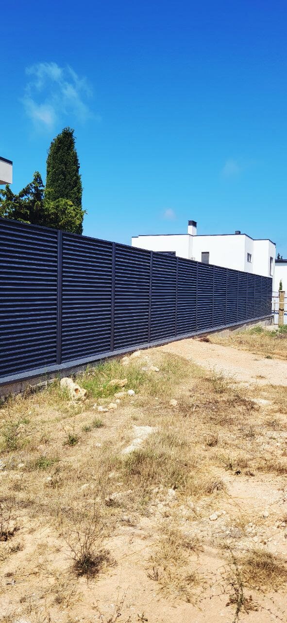 Забор-жалюзи 65м RAL7024/7024 Серый Графит МАТТЕ двусторонний фото 6 в Тосно