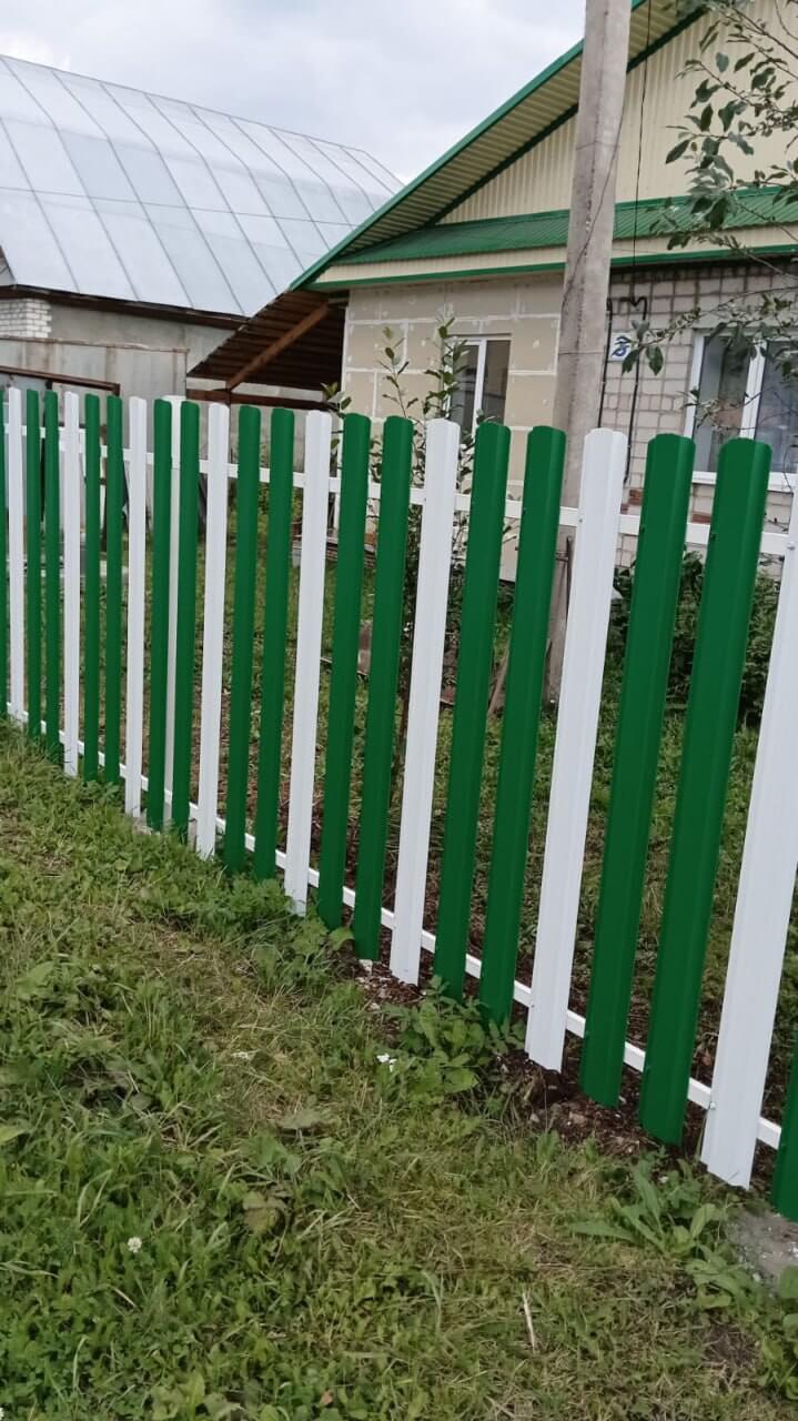 Забор из евроштакетника 10м RAL9003 Белый, RAL6029 Зеленая Мята фото 2 в Тосно