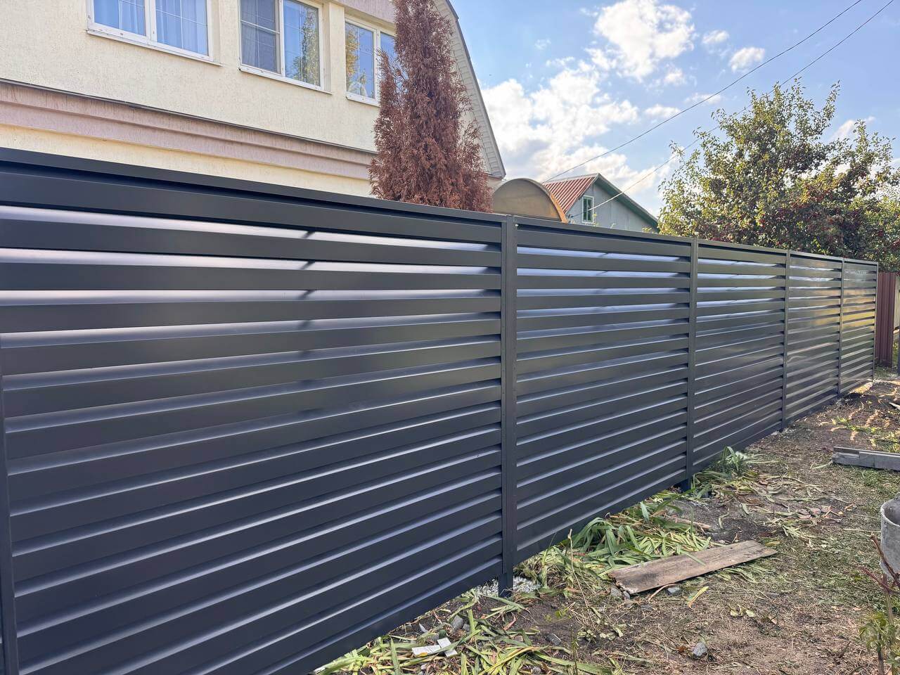 Забор-жалюзи из ламелей Хай-Тек 26м RAL7024/7024 Серый Графит двусторонний в Тосно