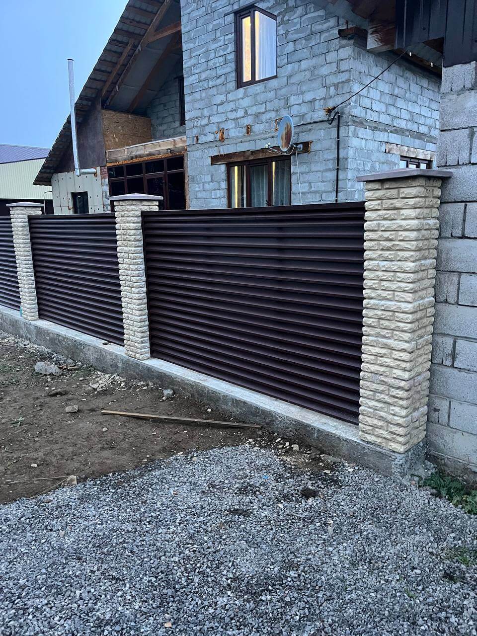 Забор-жалюзи из ламелей ЭКО-Z 18м RAL8017/8017 Шоколад двусторонний фото 2 в Тосно