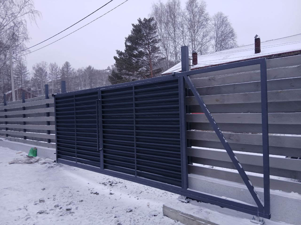 Входная группа из ламелей Хай-Тек RAL7024/7024 Серый Графит двусторонний МАТТЕ фото 4 в Тосно